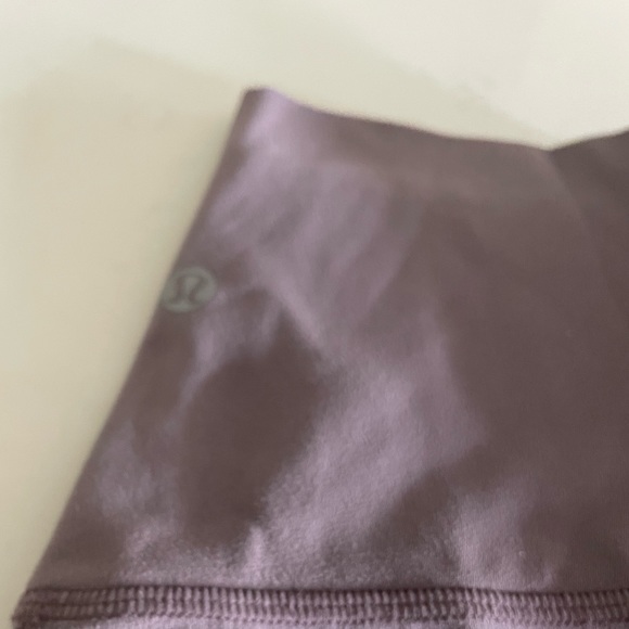 Ladies, Lululemon align crop leggings gray 25 inch - Picture 4 of 4